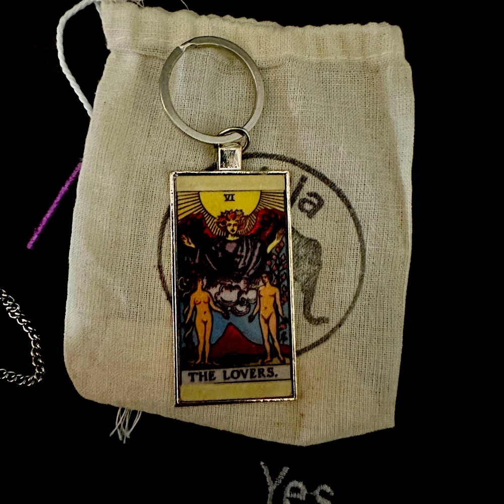 Tarot lovers keychain